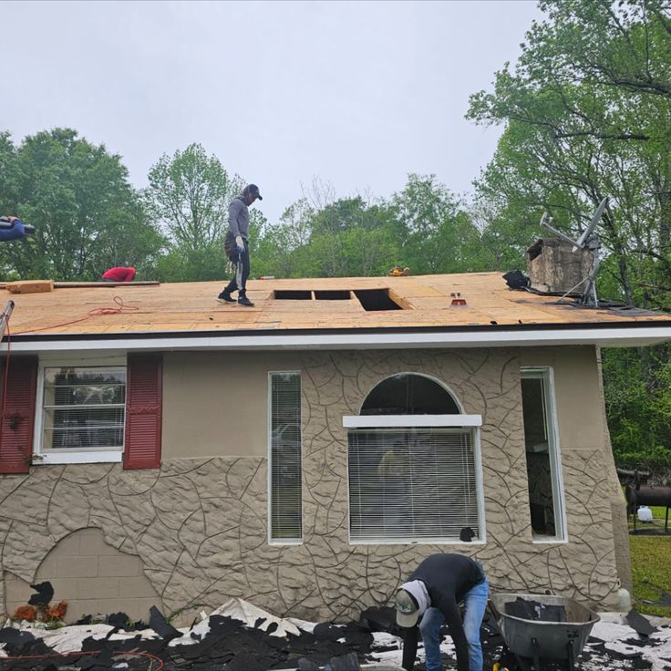Alt Small roof leak causing water damage inside the ceiling of the house